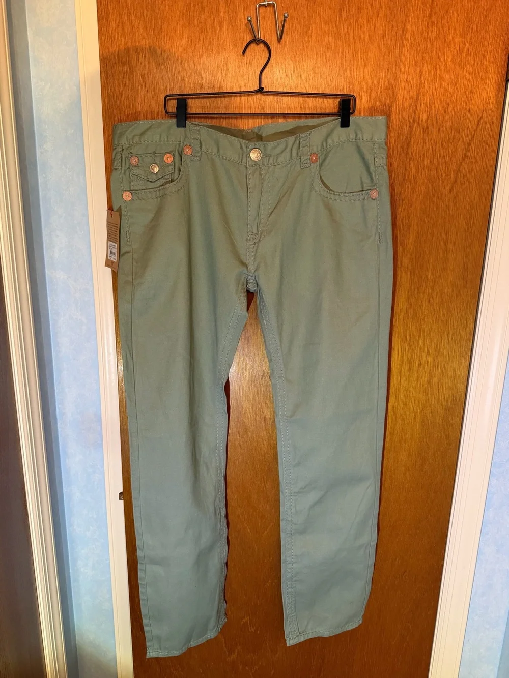 Men’s true religion Billy 38 light green NWT